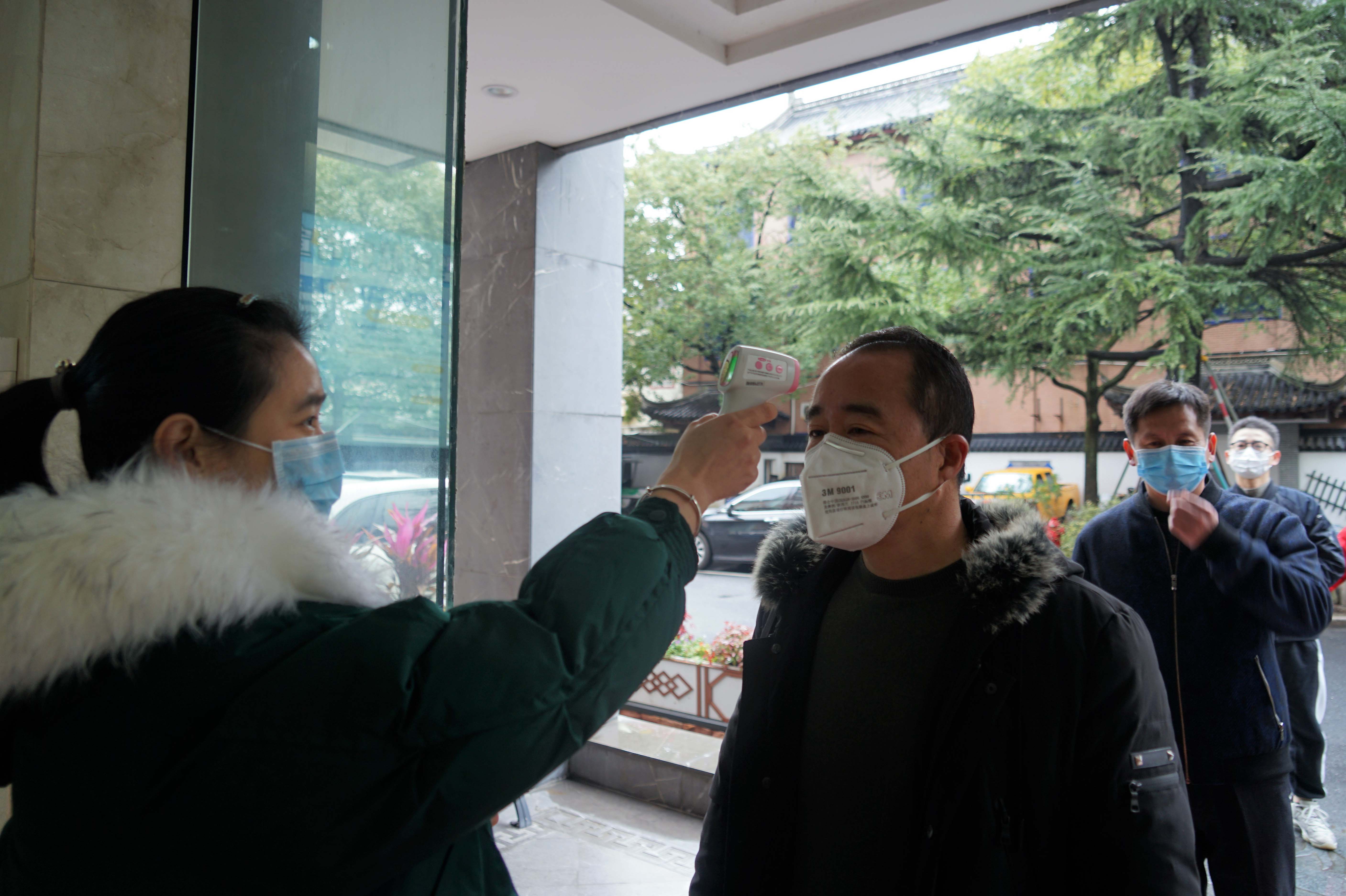 5e5efd72ae65e.jpg 測(ce)量體(ti)溫(wen).jpg